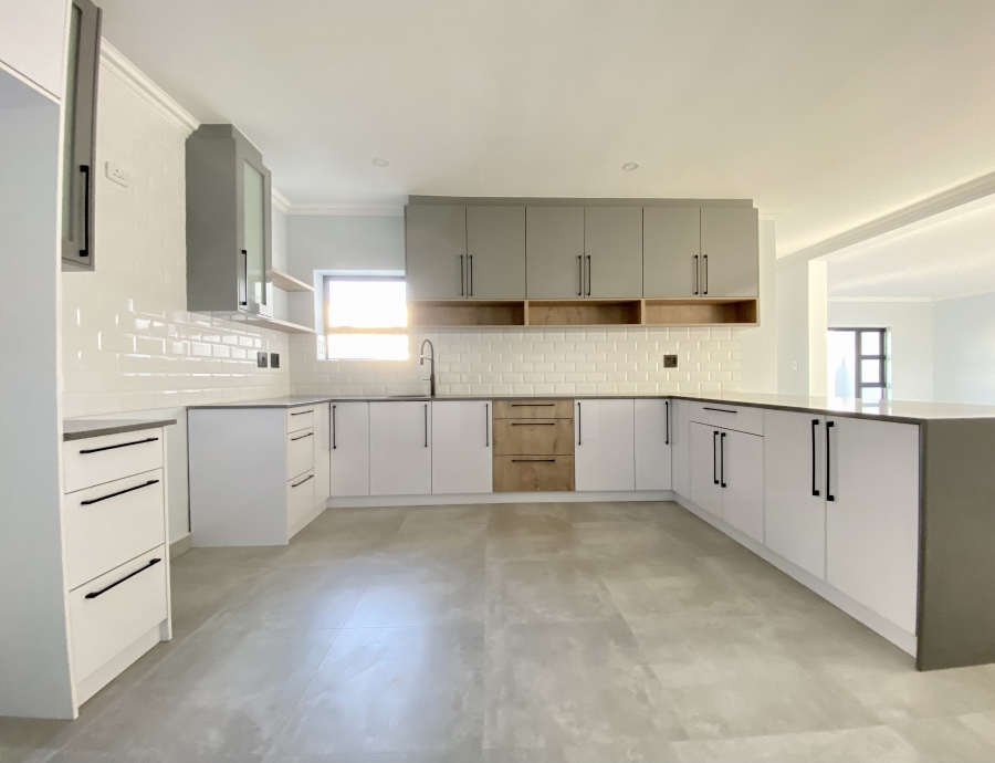 4 Bedroom Property for Sale in Sandown Western Cape